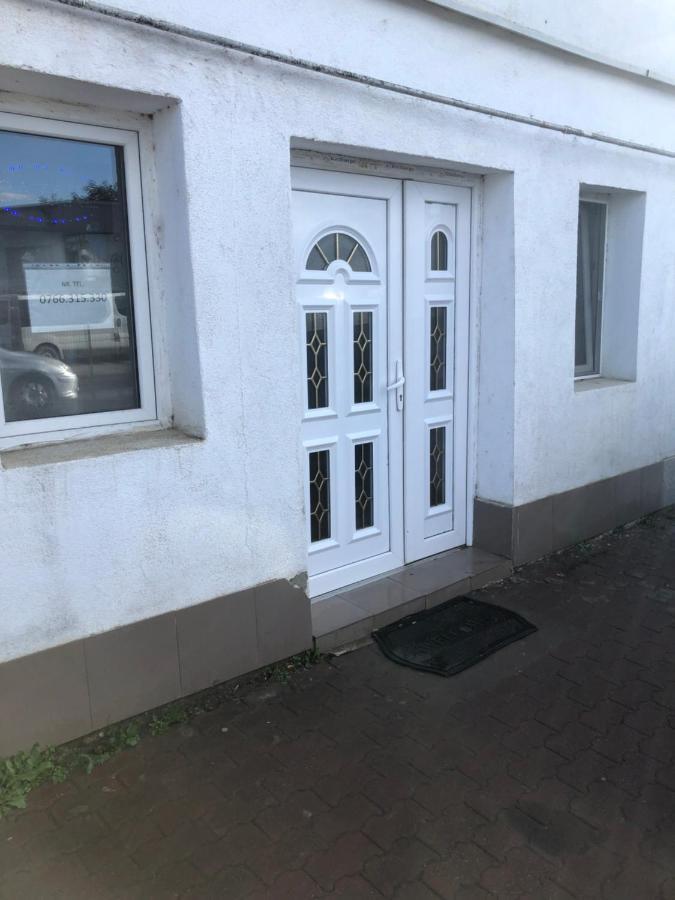 Hostel Mialma Onesti Exteriör bild