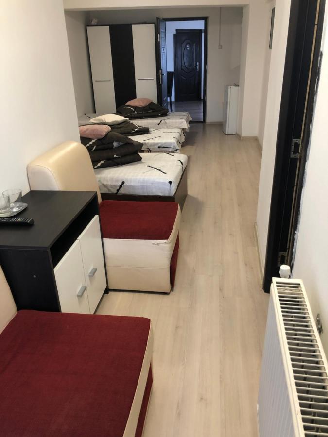 Hostel Mialma Onesti Exteriör bild