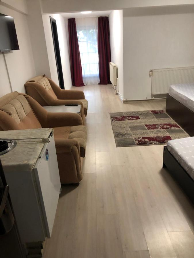 Hostel Mialma Onesti Exteriör bild