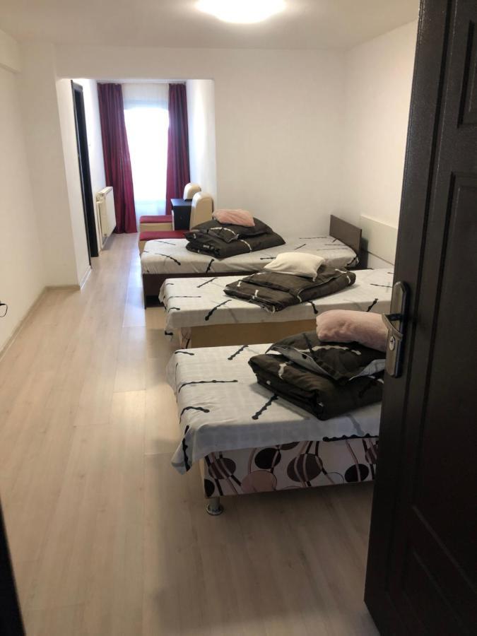 Hostel Mialma Onesti Exteriör bild